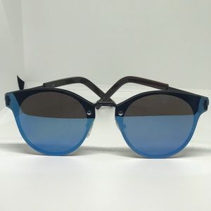 Blue mirror sunglasses